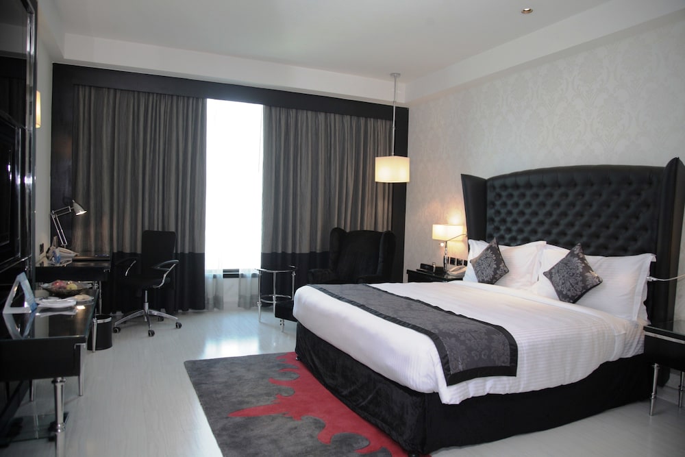 Radisson Blu New Delhi Paschim Vihar 12/50