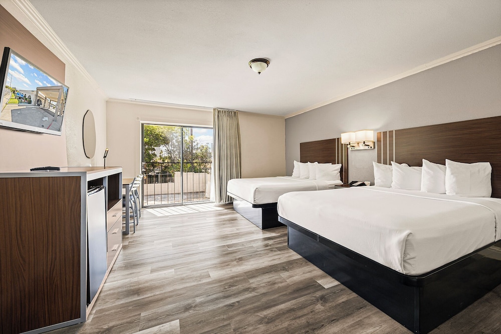 Heritage Inn Express Roseville 13/51