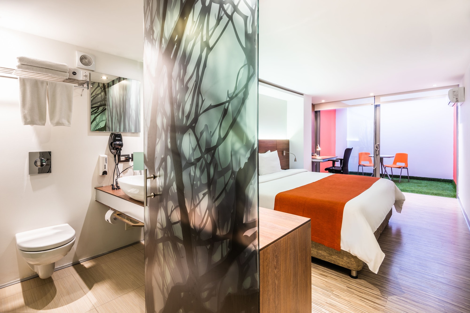 غرفة تنفيذية بسرير كوين، SHG Bogota 100 Design Hotel 6/9