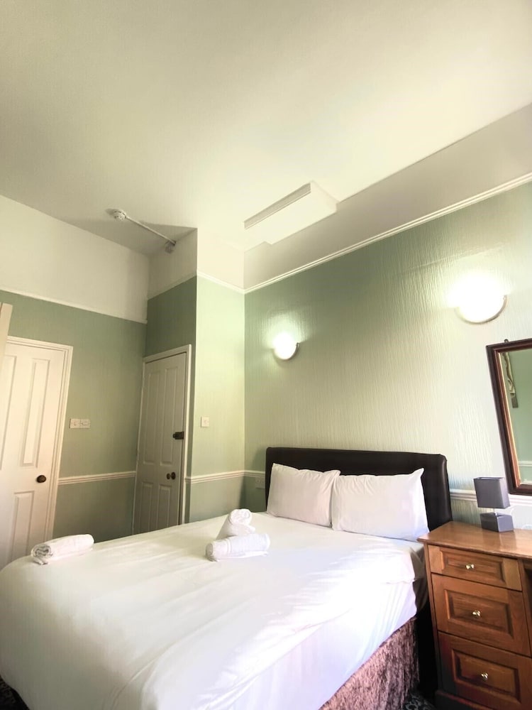 The Carlton Hotel 25/56