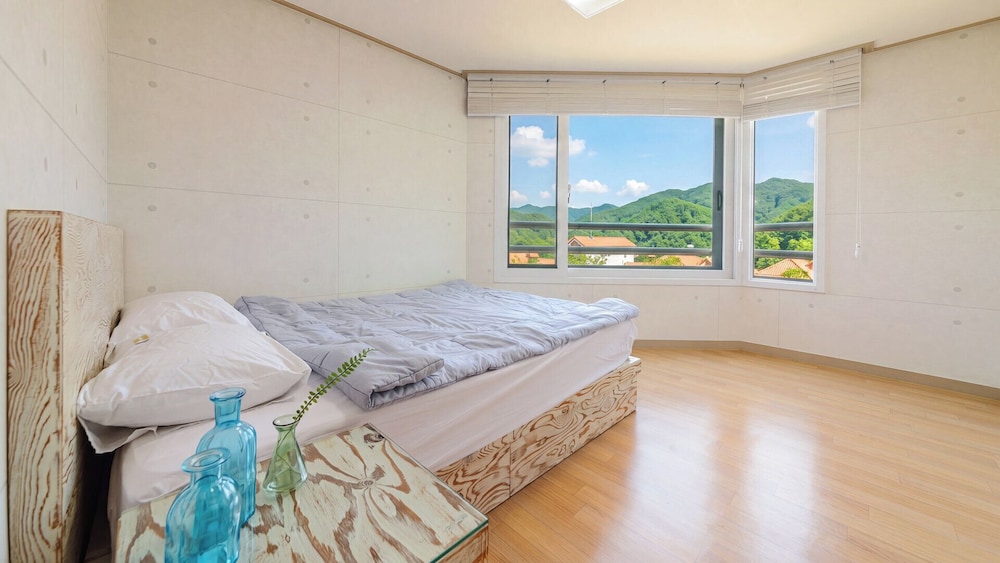 Gapyeong Apple Lodge Pension 25/50