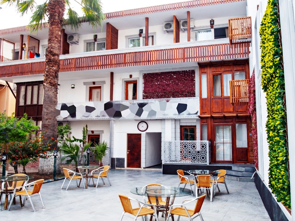 Hotel Bleu Nuit 6/50