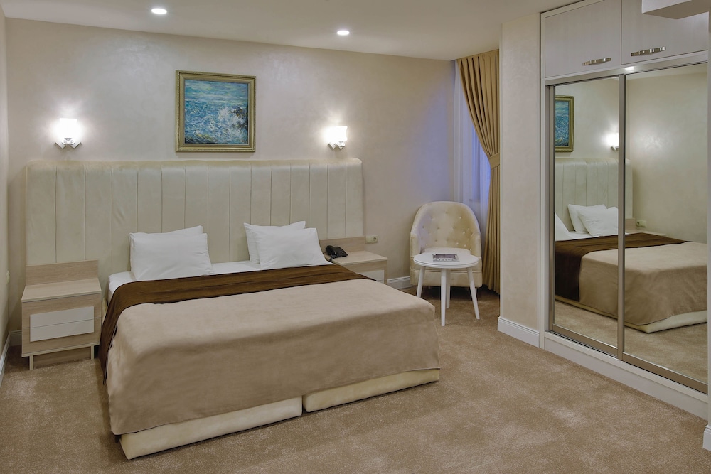 Ganjali Plaza 24/71