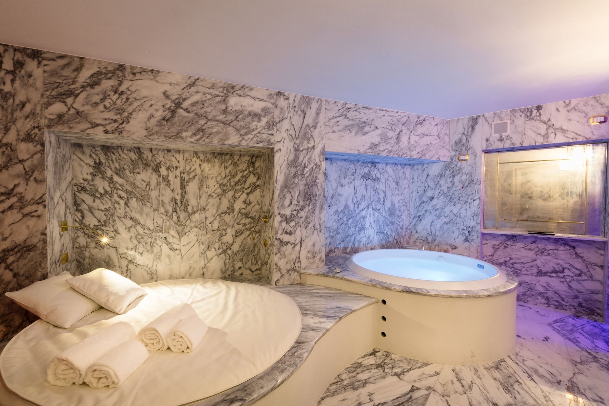ROYAL, SPA, SUITE, LAKE VIEW, HOT TUB