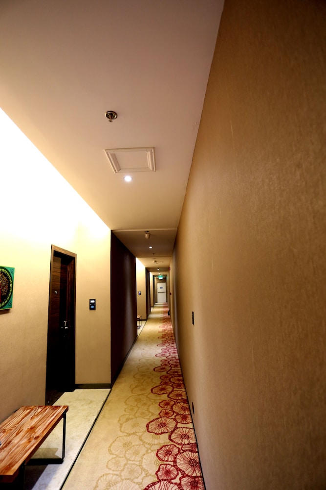 Lotus Blu Hotel 57/58