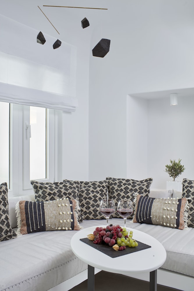Cosmopolitan Suites - Adults Only 30/50