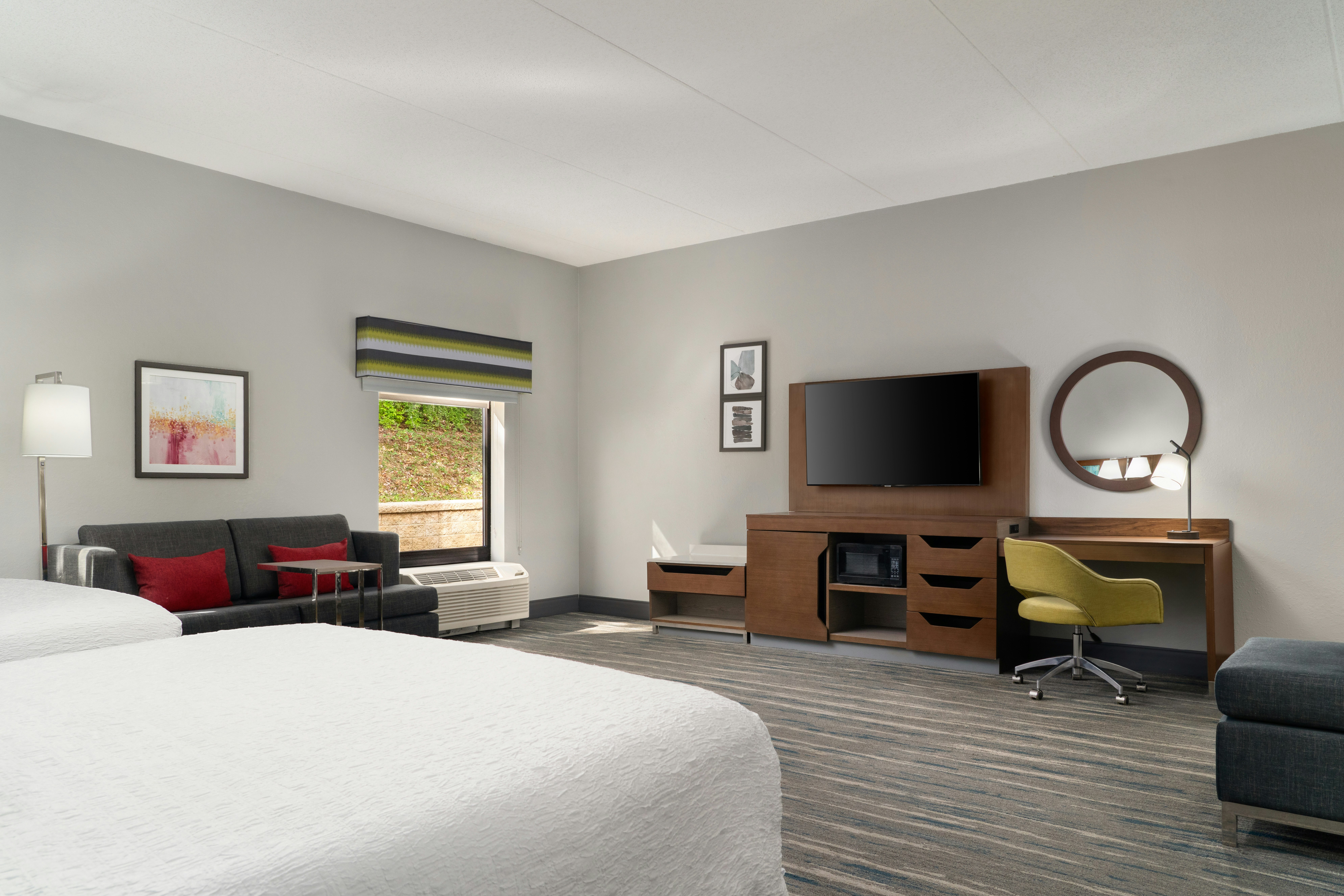 Studio, 2 Queen Beds, Hampton Inn Roanoke/Hollins - I-81 2/4