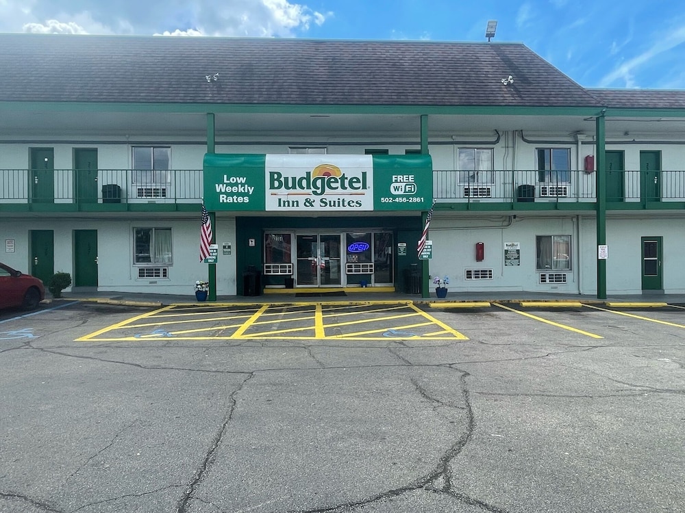 Budgetel Inn & Suites 30/32