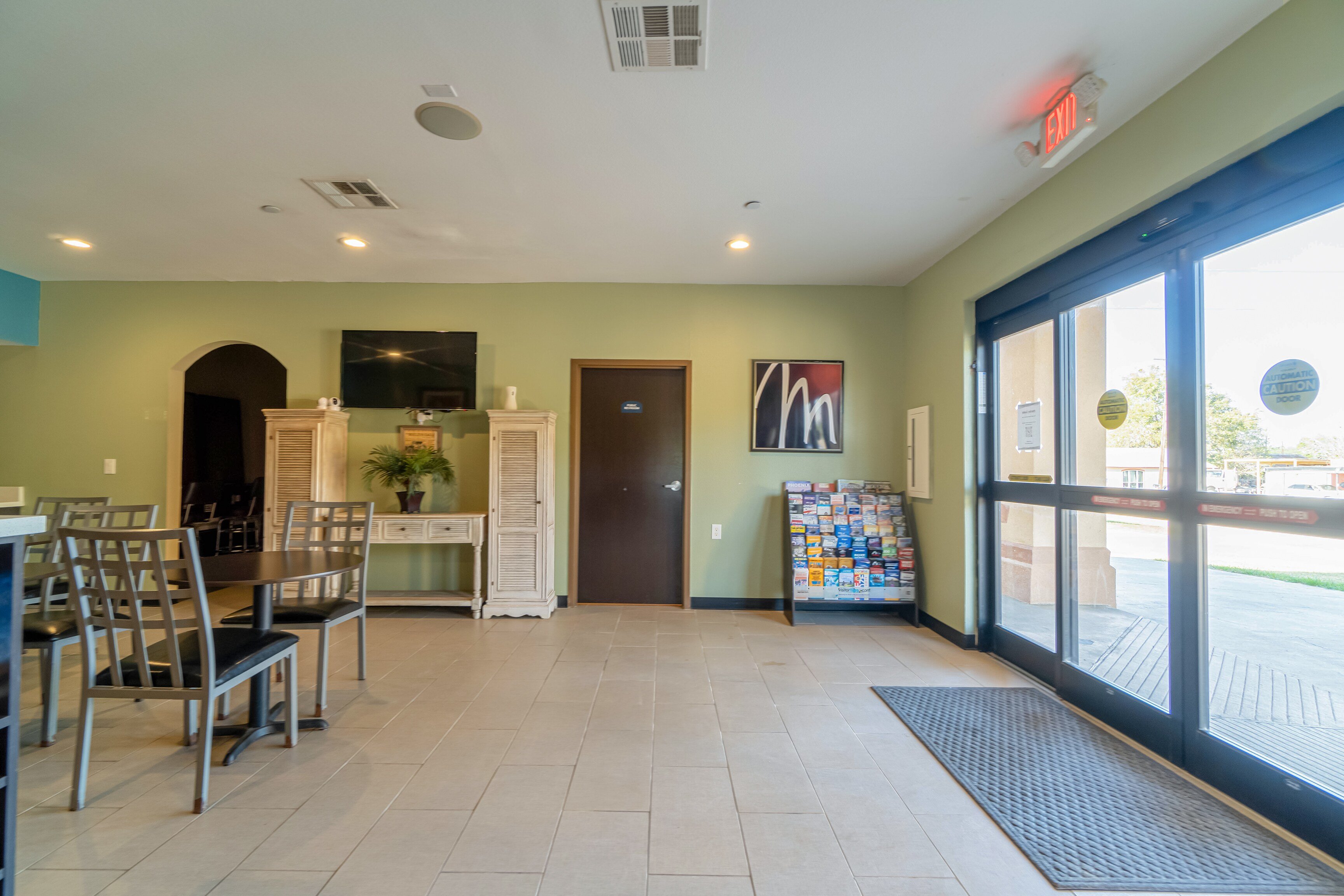 Moulton Inn & Suites By OYO Near Shiner TX 9/29