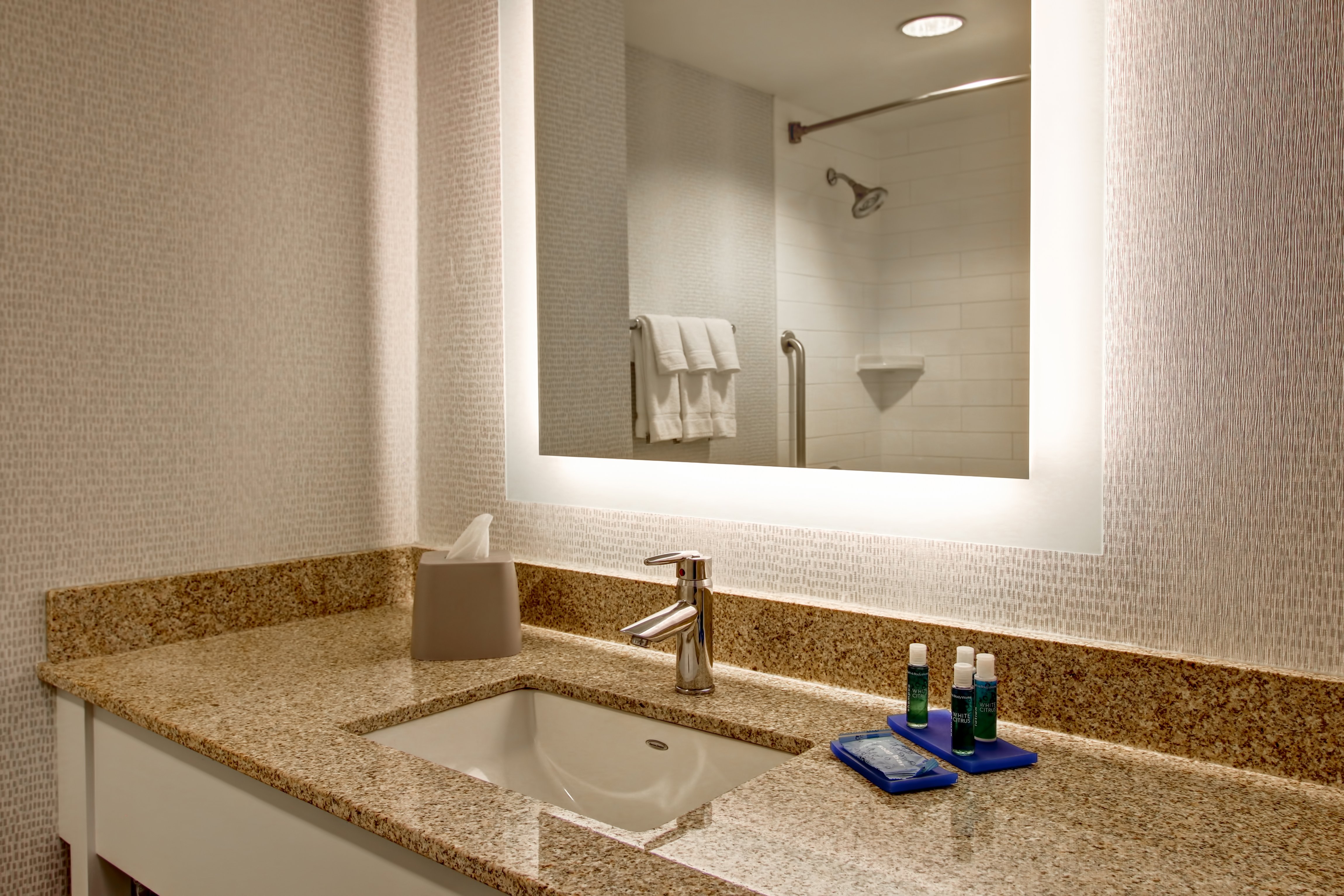 Holiday Inn Express Hotel & Suites Toronto Markham 50/50