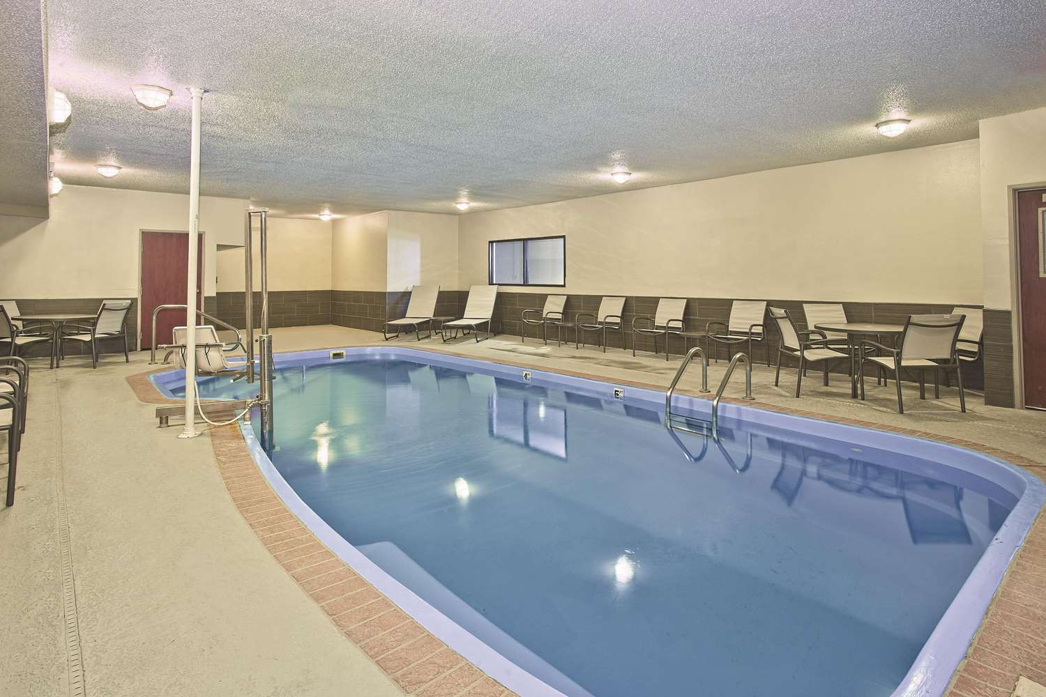 La Quinta Inn & Suites by Wyndham Fairborn Wright-Patterson 33/50