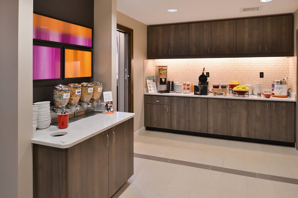 RESIDENCE INN EAST LANSING 27/36