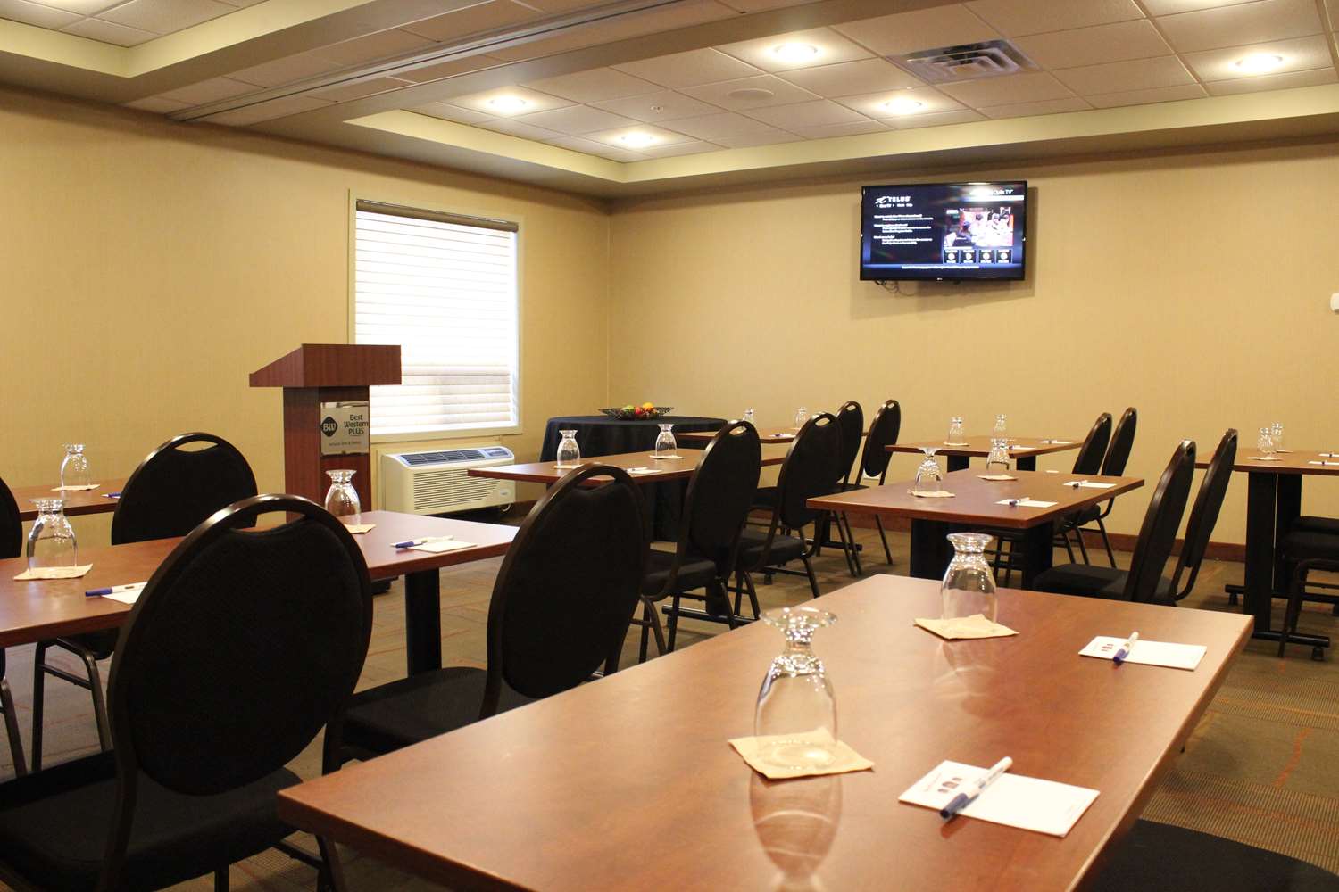 Best Western Plus Service Inn and Suites 51/56