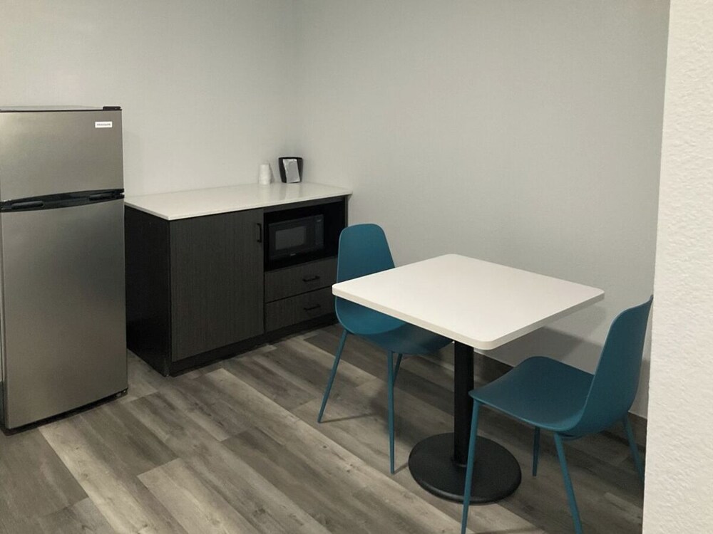 Studio6 Suites Brenham, TX 31/47