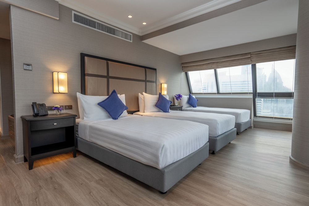 ROOM, TRIPLE, CORNER