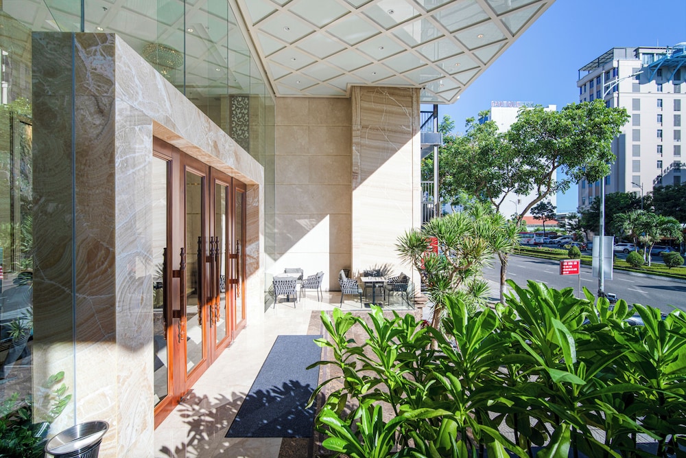 Luxtery Hotel 66/71