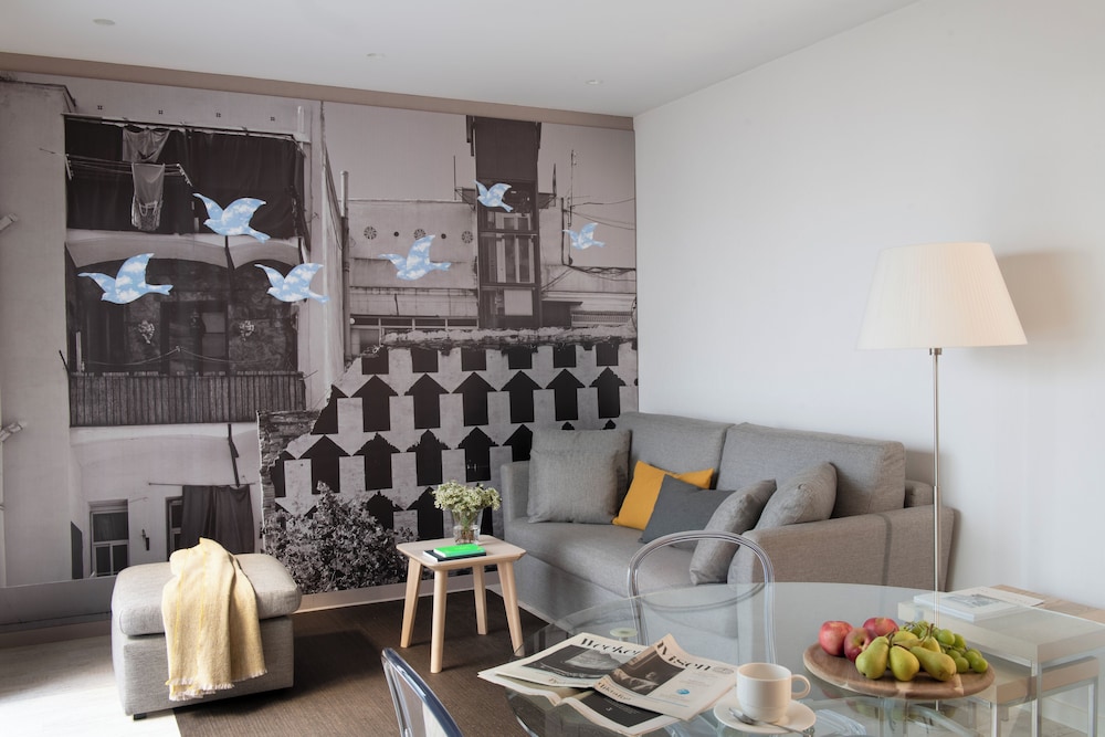 Eric Vokel Bcn Suites 36/51