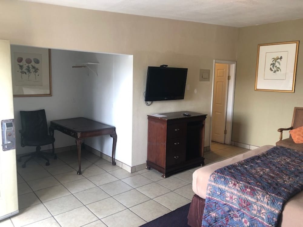 American Executive Inn 10/58