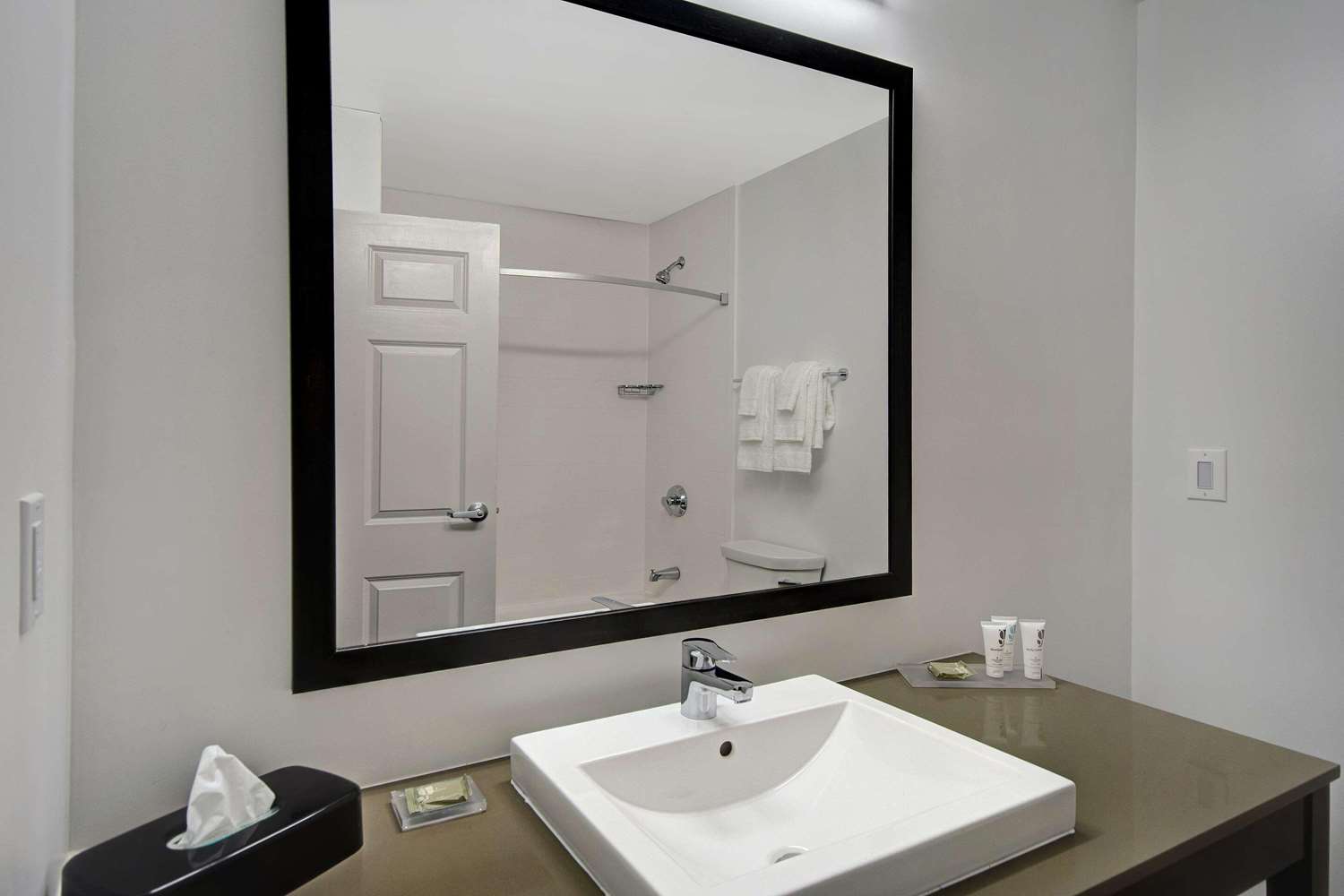 Country Inn & Suites By Radisson Cincinnati Airport KY 18/19