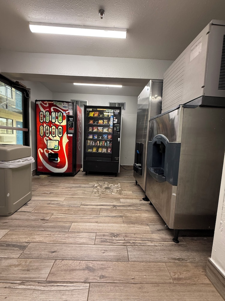 Motel6 Wethersfield, CT - Hartford 47/66