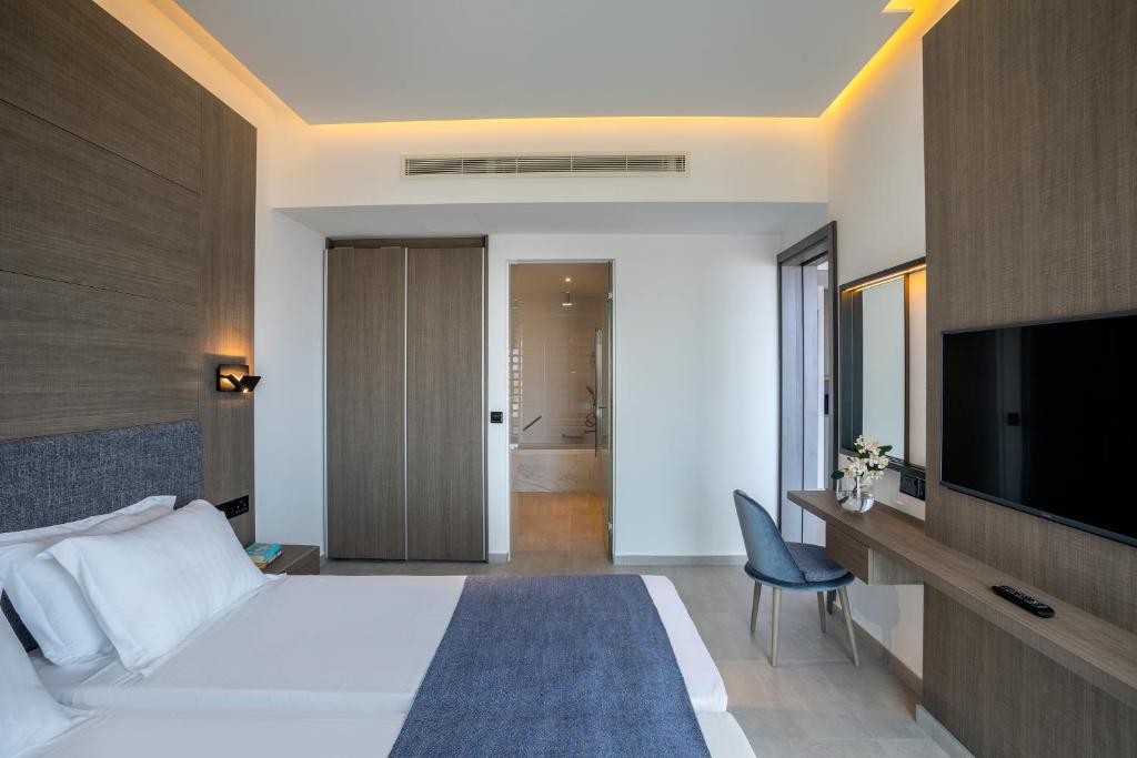 Elite, Executive, Family, Suite, Lateral Side Sea View