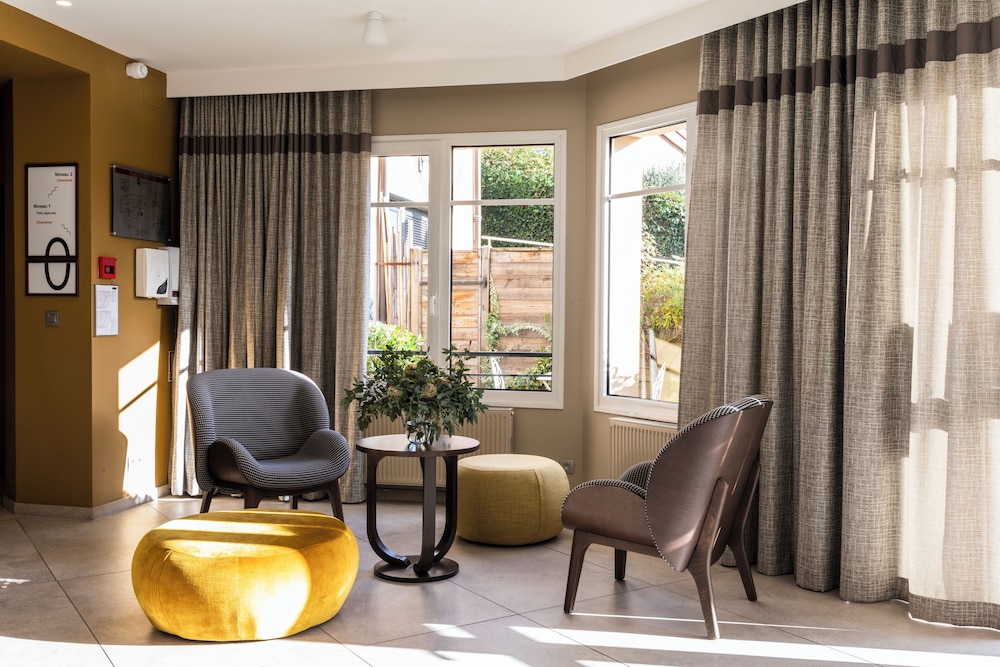 AUBERGE DE CLOCHEMERLE 35/54