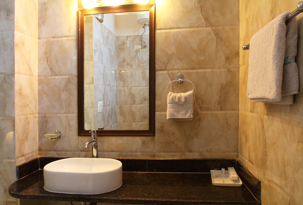 Perch Arbor Suites 12/52