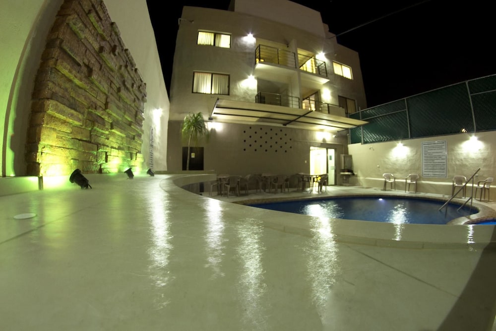 Hotel & Suites Domani 42/46