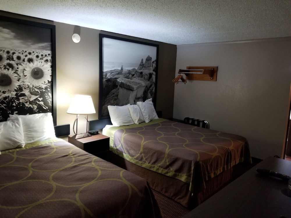 Super 8 By Wyndham Bismarck 14/35