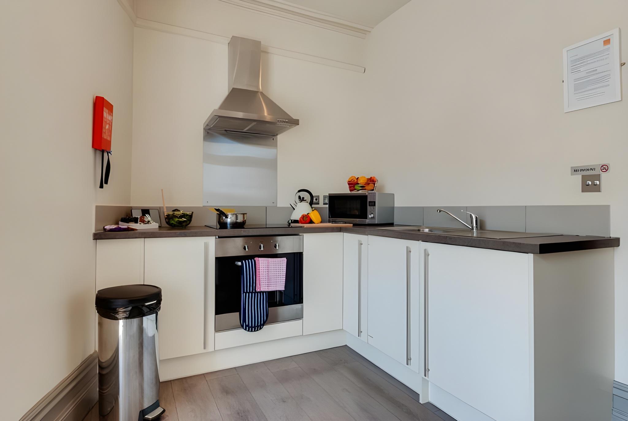 Base Serviced Apartments - City Road 7/35