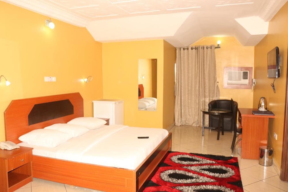 Royal Charlin Hotel And Suites 8/24