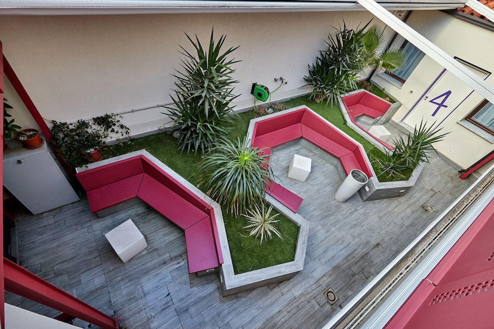 Hospitality Hotel 45/57