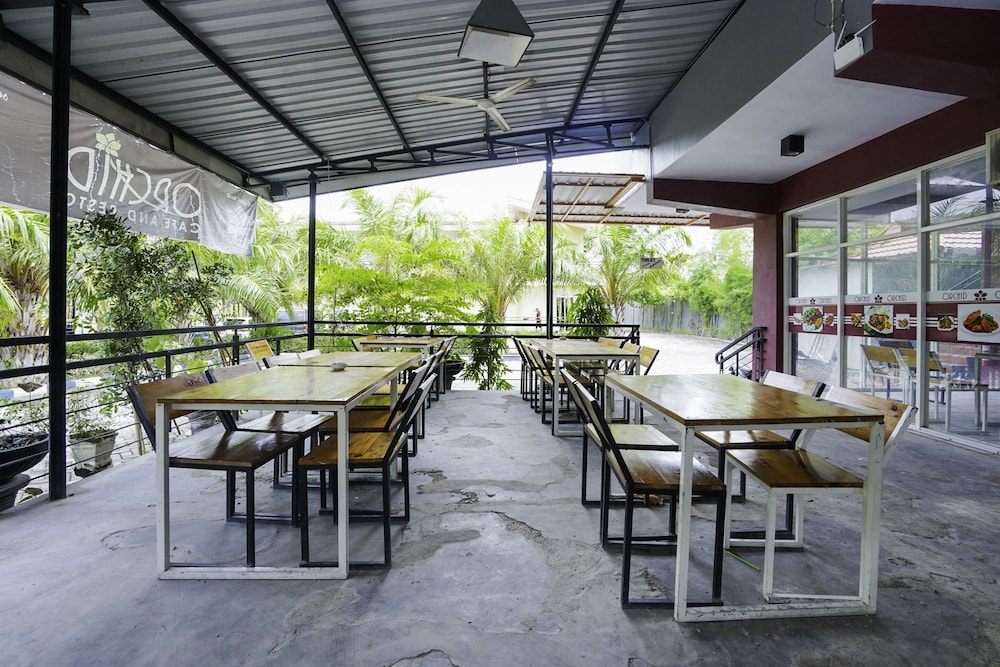OYO 2493 Lotus Hotel Syariah 31/39