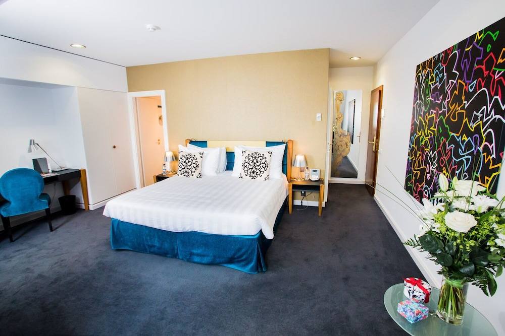 DELUXE, DOUBLE BED