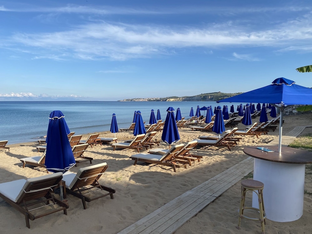 Colonides Beach Hotel 68/74