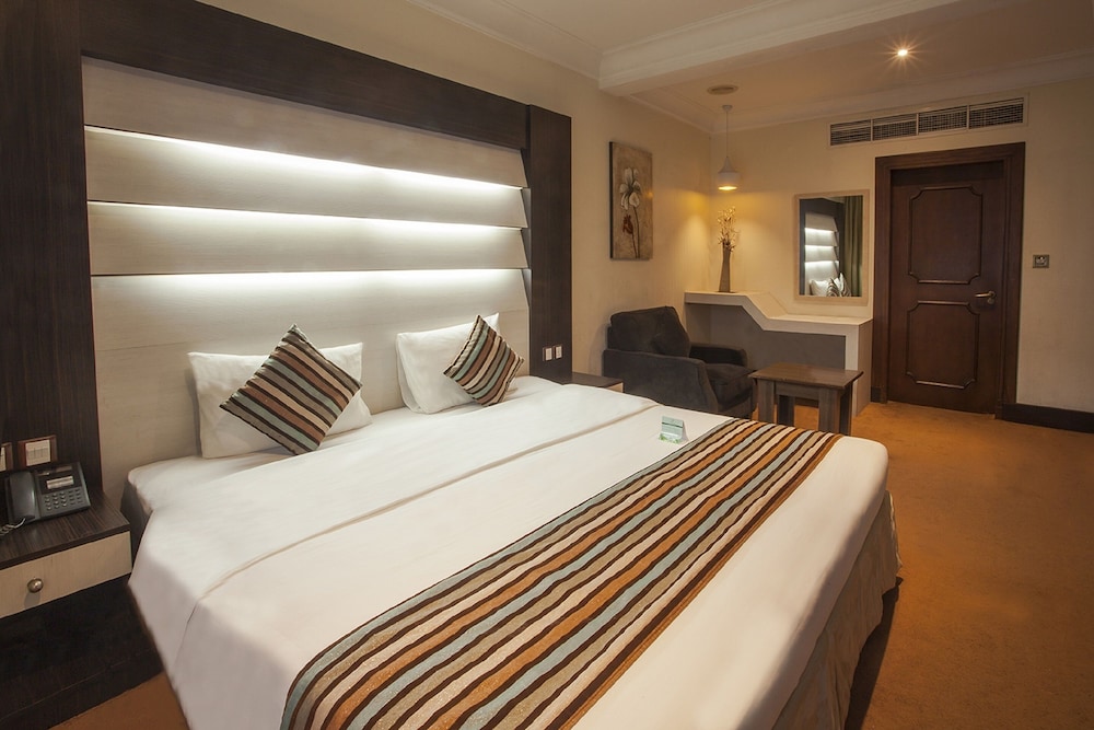 DELUXE, DOUBLE BED