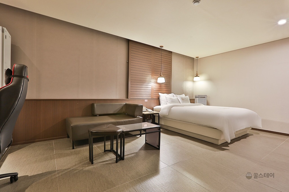 Gracias Hotel Gimhae 18/50