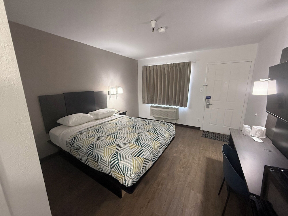 Motel6 Des Moines, IA - North 42/61
