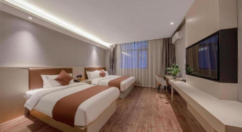 GYA Shanghai Long Distance Passenger Terminal Hotel 24/49