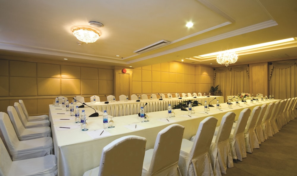 Jomtien Palm Beach Hotel and Resort 37/49