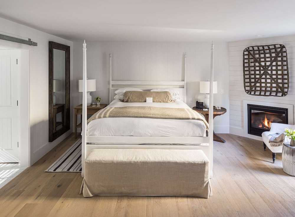 PETITE, COTTAGE, SUITE