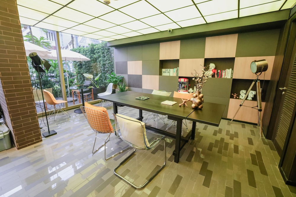 Lobby at Seekers Finders Rama IV Hotel, SureStay Collection by BW, BANGKOK