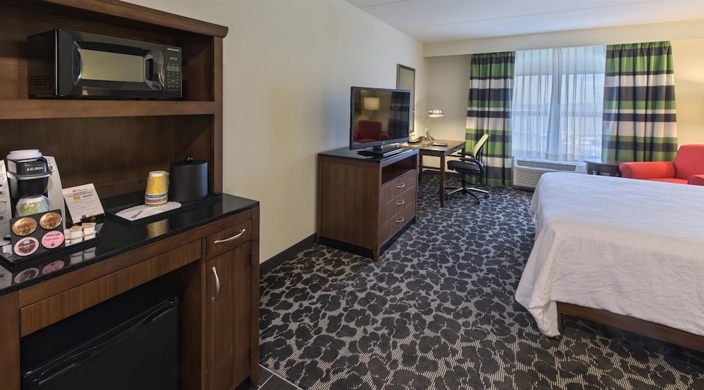 Hilton Garden Inn Charleston Waterfront Downtown 51/77