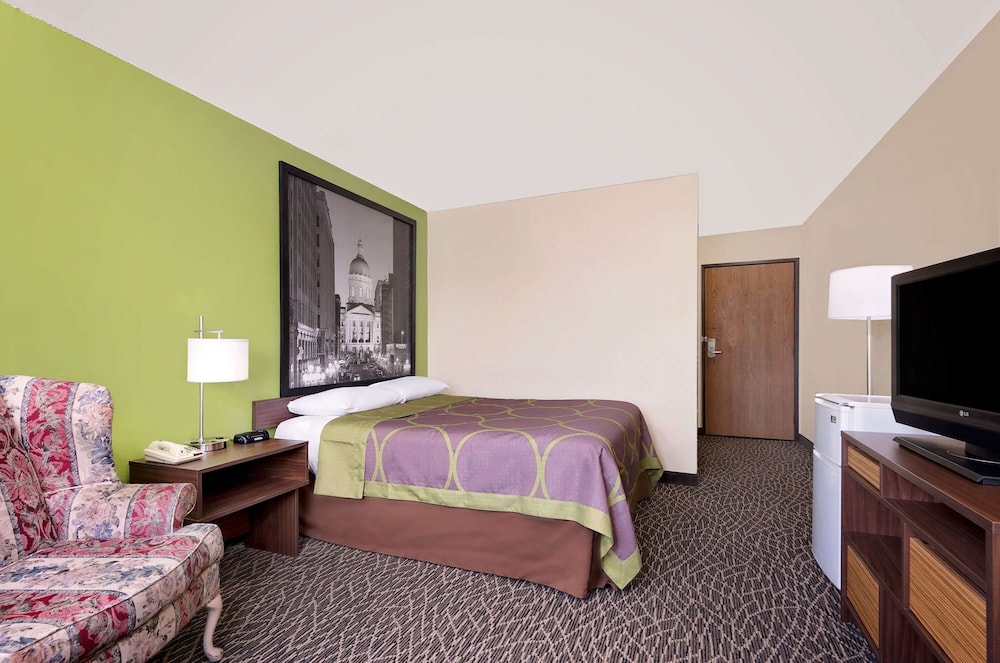 Super 8 by Wyndham Muncie/Ball St. College Area 12/24