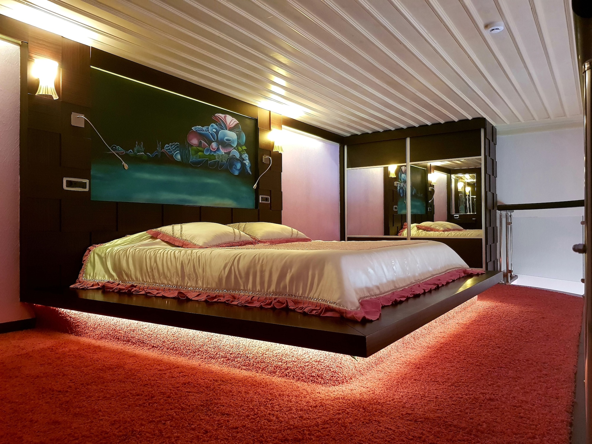 MILLENNIUM, DUPLEX, SUITE