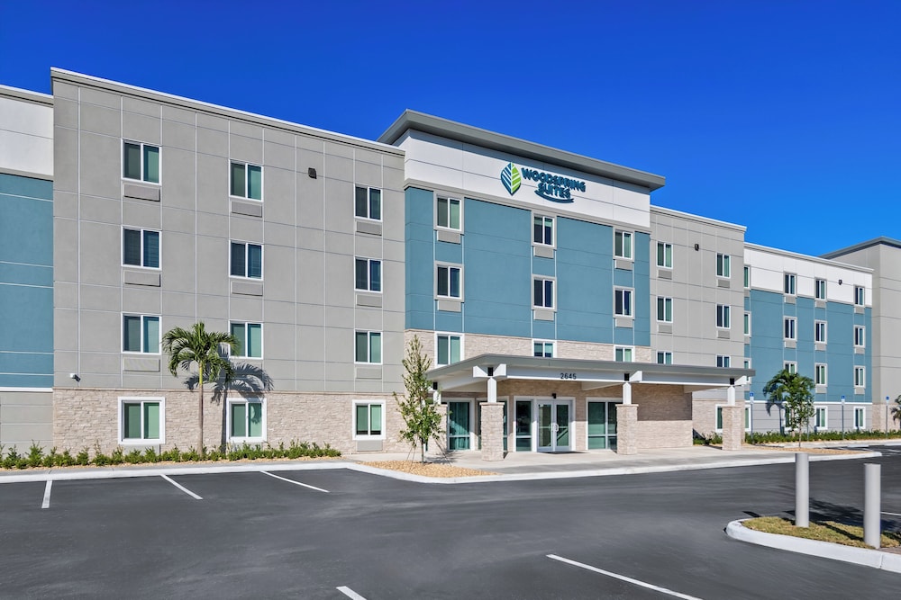 WoodSpring Suites Palm Springs - West Palm Beach, FL 3/44