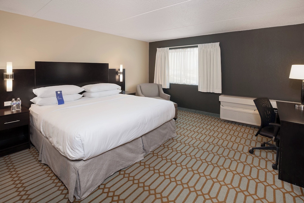 SUITE, KING BED, SOFA, ACCESSIBLE
