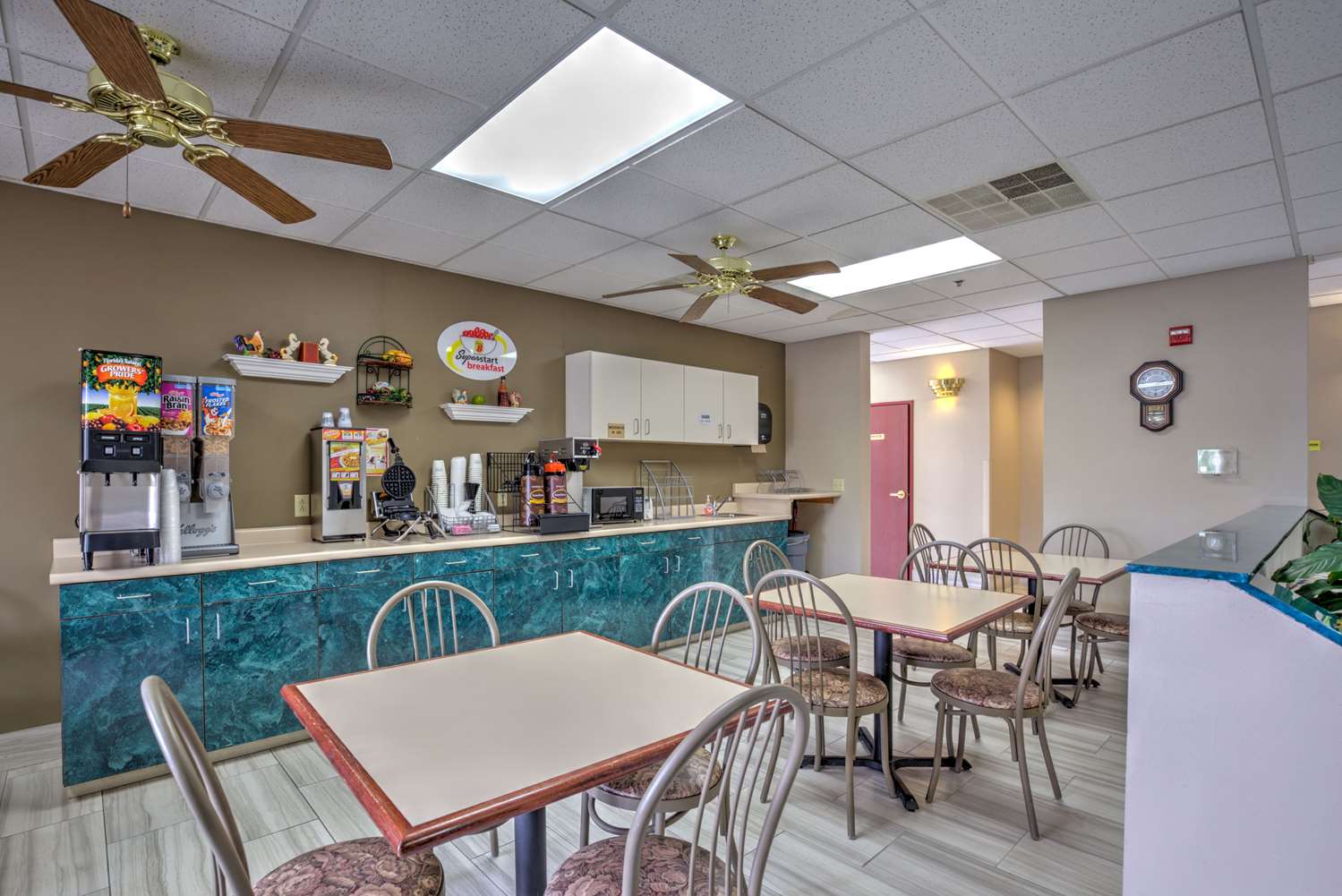 Super 8 by Wyndham Waterloo 8/13