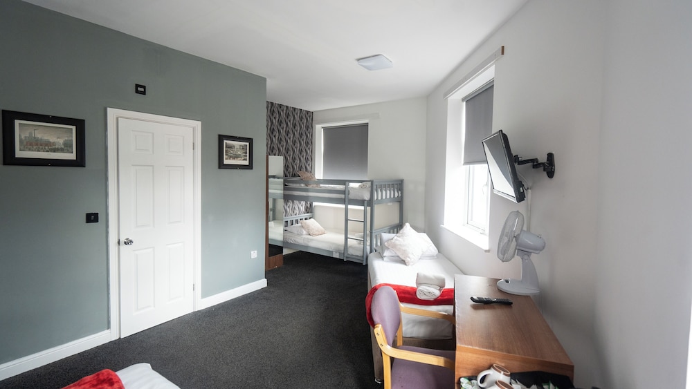 IBI Imperial Salford (ex Trivelles Hotel Manchester - Cross Lane) 26/62