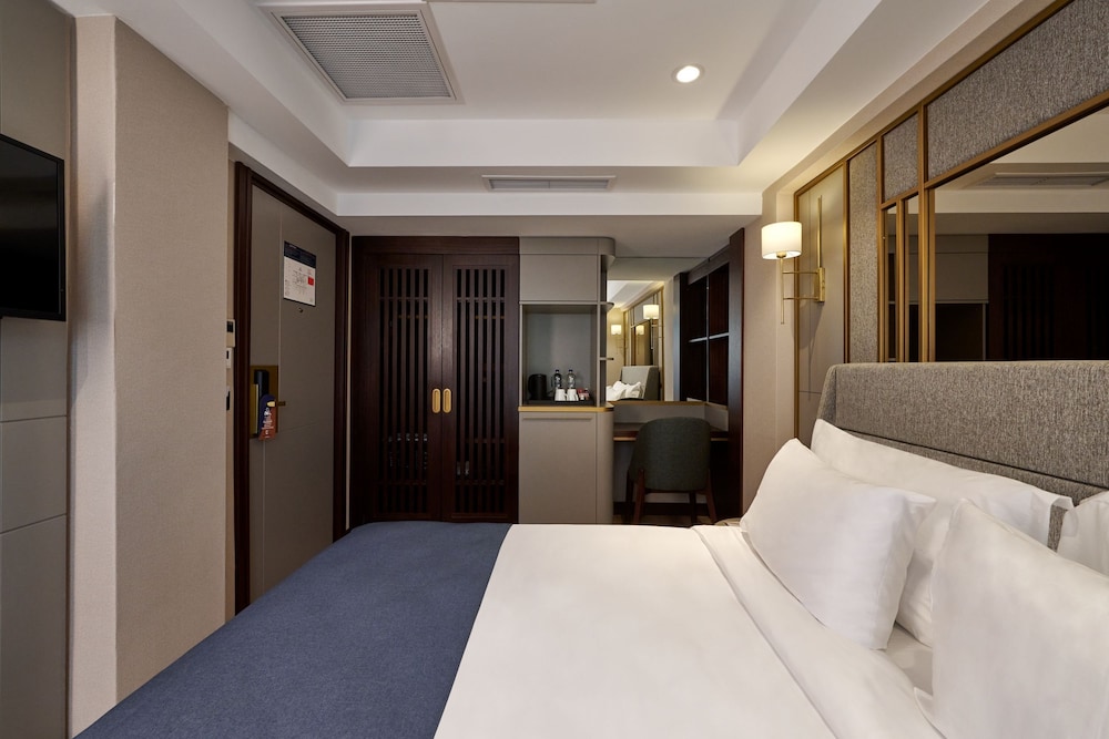 Ciragan Hotel Bosphorus Istanbul 24/68